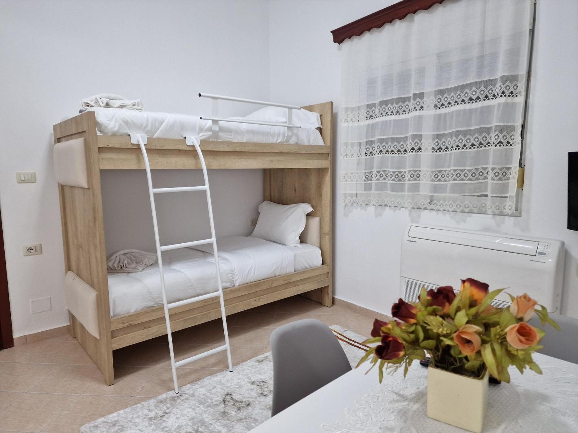 Apartment Antigona Gjirokastër Buitenkant foto